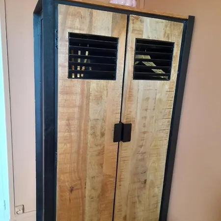 Les Roses A La Lägenhet